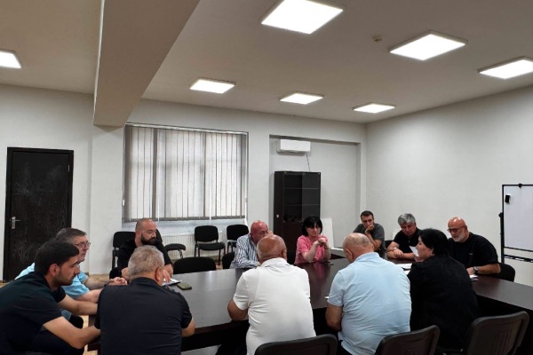 უხვი ნალექით შექმნილი პრობლემების გამო სამგორის გამგებელი შესაბამის სამსახურებს ხვდება 