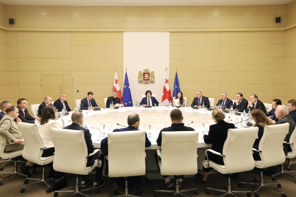 პრემიერ-მინისტრი სასურსათო პროდუქციის ფასებთან დაკავშირებით  ქართველ მწარმოებლებს შეხვდა