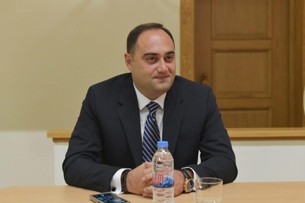 პარლამენტმა ზურაბ ქადაგიძის სადეპუტატო უფლებამოსილება ცნო