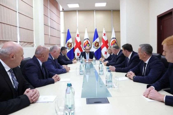 შინაგან საქმეთა მინისტრმა მომსახურების სააგენტოს თანამშრომლებთან შეხვედრა გამართა