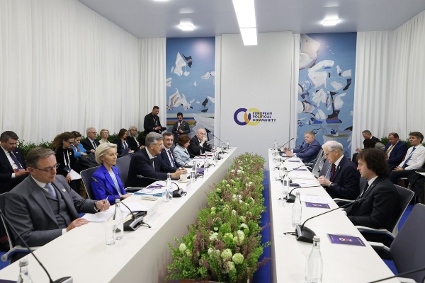 ირაკლი კობახიძემ, EPC-ს სამიტის ფარგლებში, მონაწილეობა მიიღო მრგვალი მაგიდის ფორმატის დისკუსიაში თემაზე - „დაკავშირებადობის გაძლიერება და ეკონომიკური უსაფრთხოება“