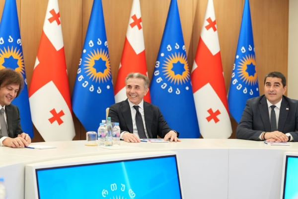 ბიძინა ივანიშვილმა შეაჯამა წარსულში გუნდში არსებული კორუფციული გამოწვევები და აღნიშნა, რომ პრემიერის, გუნდისა და ძალოვანი სისტემის ეფექტური მუშაობის შედეგად გამოწვევები გადალახულია - „ქართული ოცნება“ 