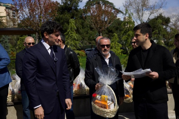 კახა კალაძემ საკუთრების დამადასტურებელი მოწმობები კიდევ 30 ოჯახს გადასცა