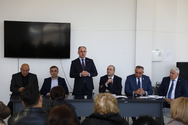 დავით ნარმანიამ ქ.გორის მოსახლეობას ენერგეტიკისა და წყალმომარაგების სექტორებში მომხმარებელთა უფლებები გააცნო  