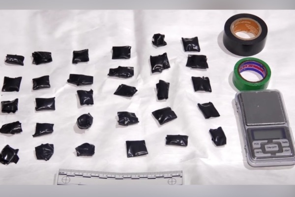 პოლიციამ აჭარაში განსაკუთრებით დიდი ოდენობით, 61 შეკვრად დაფასოებული ნარკოტიკი ამოიღო - დაკავებულია უცხო ქვეყნის მოქალაქე