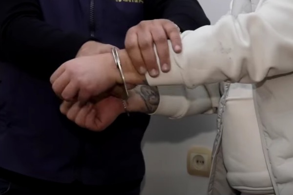 სასაზღვრო პოლიციის თანამშრომლებმა უცხო ქვეყნის 3 მოქალაქე სახელმწიფო საზღვრის უკანონოდ გადმოკვეთის ბრალდებით დააკავეს