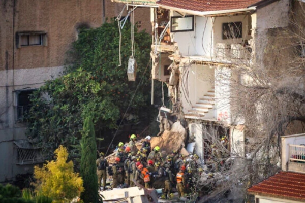 ისრაელის ქალაქ ხაიფაში სარაკეტო დარტყმას მსხვერპლი მოჰყვა - ნანგრევებიდან ორი ცხედარი ამოიღეს