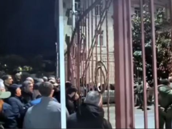 პროტესტის მეოთხე დღე - რა ხდება აფხაზეთში?