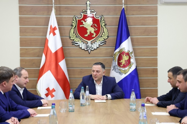 ვახტანგ გომელაურმა აჭარის პოლიციის დეპარტამენტის თანამშრომლებს ახალი უფროსი წარუდგინა