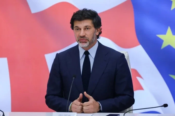 გლდანის III მიკრორაიონის N3ა–3ბ კორპუსებთან სკვერის რეაბილიტაცია მიმდინარეობს