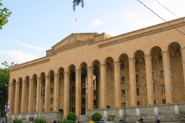 ნიღბების, პიროტექნიკისა და ლაზერის გამოყენება კანონით აიკრძალა 