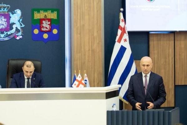 აჭარის უმაღლესმა საბჭომ მთავრობის თავმჯდომარის თანამდებობაზე სულხან თამაზაშვილის კანდიდატურა დაამტკიცა