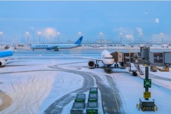 ბერლინის აეროპორტმა უამინდობის გამო რეისები შეაჩერა