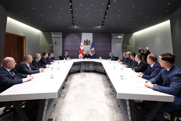 ვახტანგ გომელაურმა თბილისის პოლიციის დეპარტამენტის თანამშრომლებს ახალი უფროსი ლაშა გოგნიაშვილი წარუდგინა