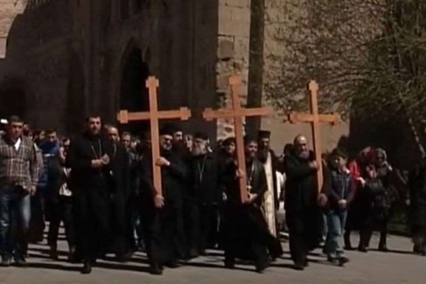 სვეტიცხოველში ჯვართაღმართების დღესასწაულს აღნიშნავენ
