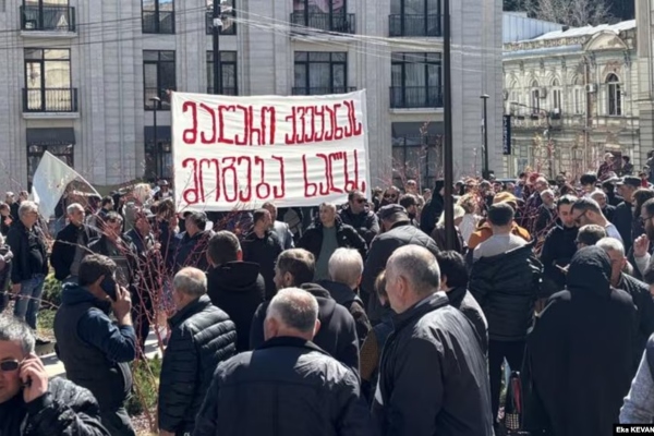 „მაღარო ქვეყანას, მოგება ხალხს“ - ჭიათურელი მაღაროელები თბილისში აქციას მართავენ
