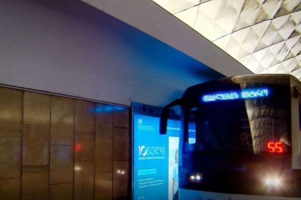 თბილისის მეტრო დღეს მგზავრებს გახანგრძლივებული დროით მოემსახურება