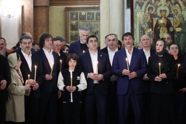 პრემიერი  სამების საკათედრო ტაძარში სააღდგომო ლიტურგიას დაესწრო