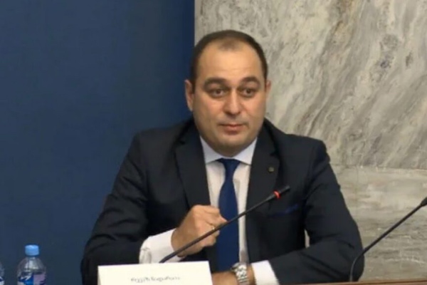 საკონსტიტუციო სასამართლოს თავმჯდომარედ რევაზ ნადარაია აირჩიეს
